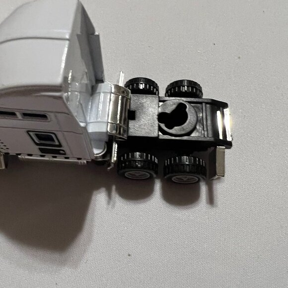 Semi Tractor Trailer Truck Cab 1/32 Diecast Metal Model Toy White - Picture 7 of 11